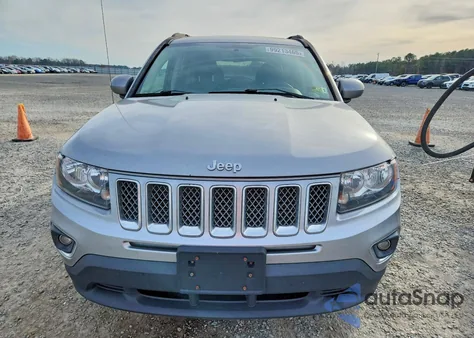 2016 Jeep Compass Latitude z USA, uszkodzony, nr VIN 1C4NJDEB7GD802679